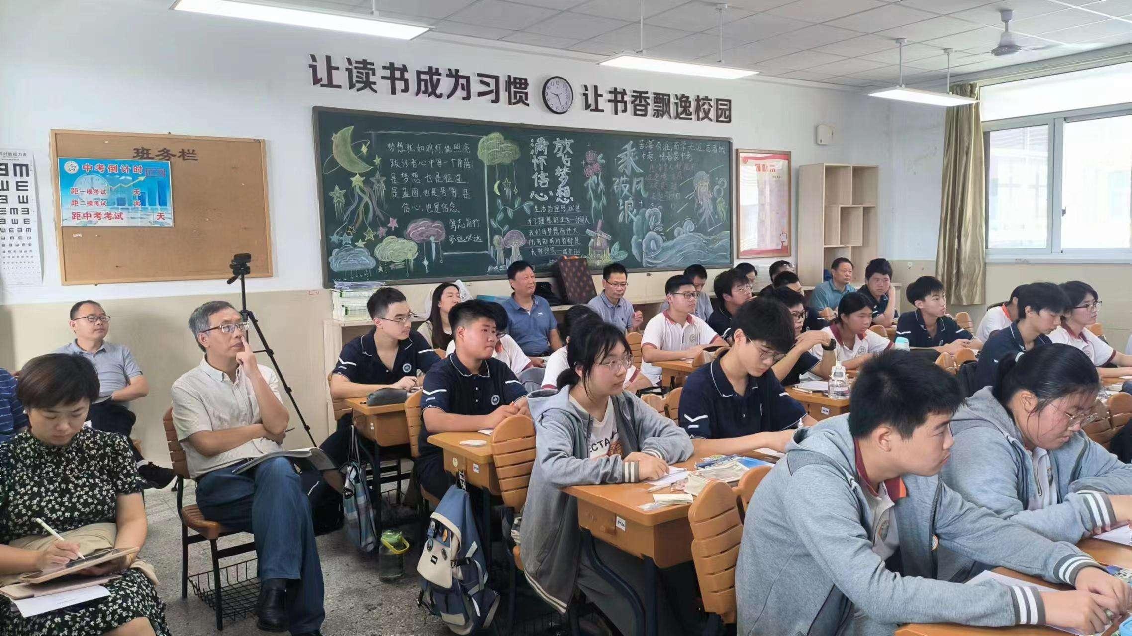 【臻美金龙】精彩课堂展风采，教研磨课促发展——我校数学组开展研讨课教研活动_html_m6ec9d032.jpg