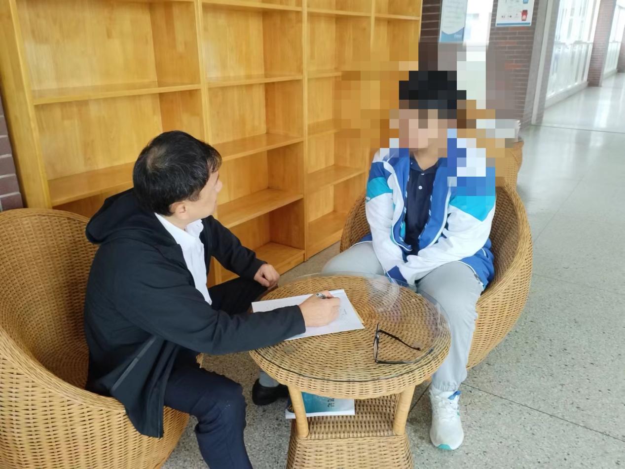 大手牵小手 帮扶暖人心_html_72dc3d70.jpg