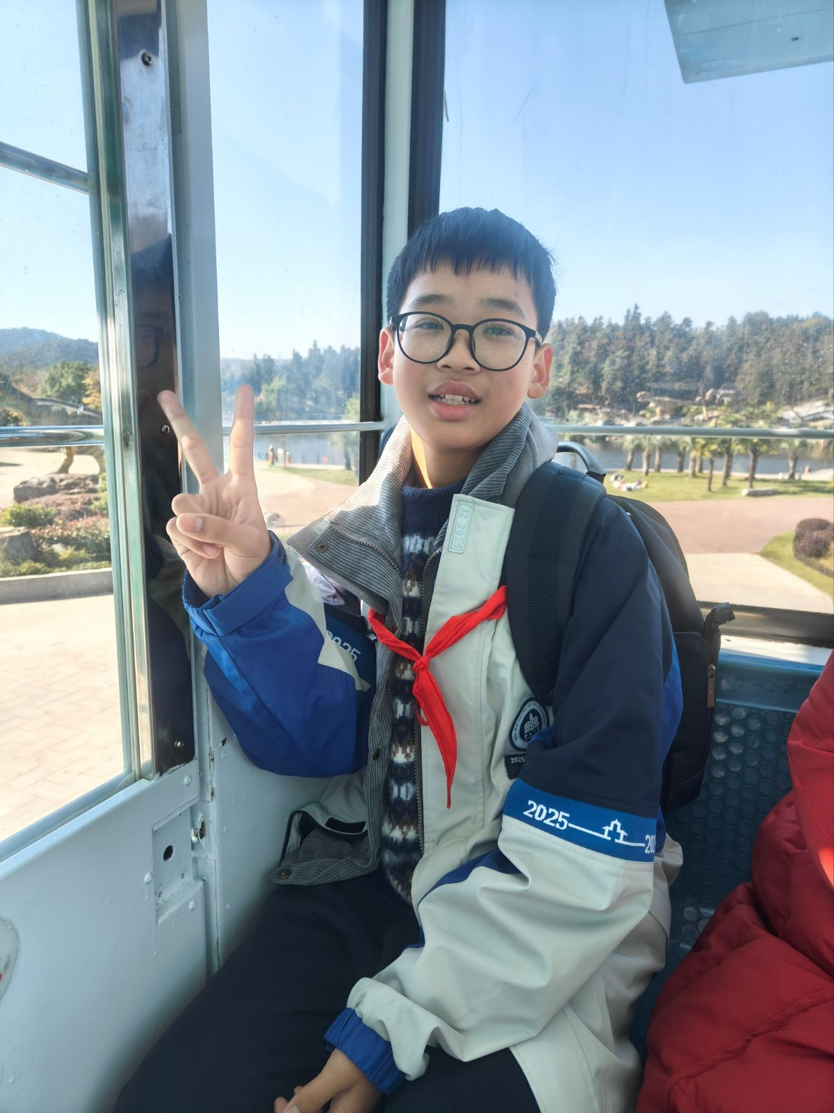 【臻美金龙】银杏湖畔赏秋景，动物世界探自然——金中仙林（龙潭校区）秋季研学实践活动