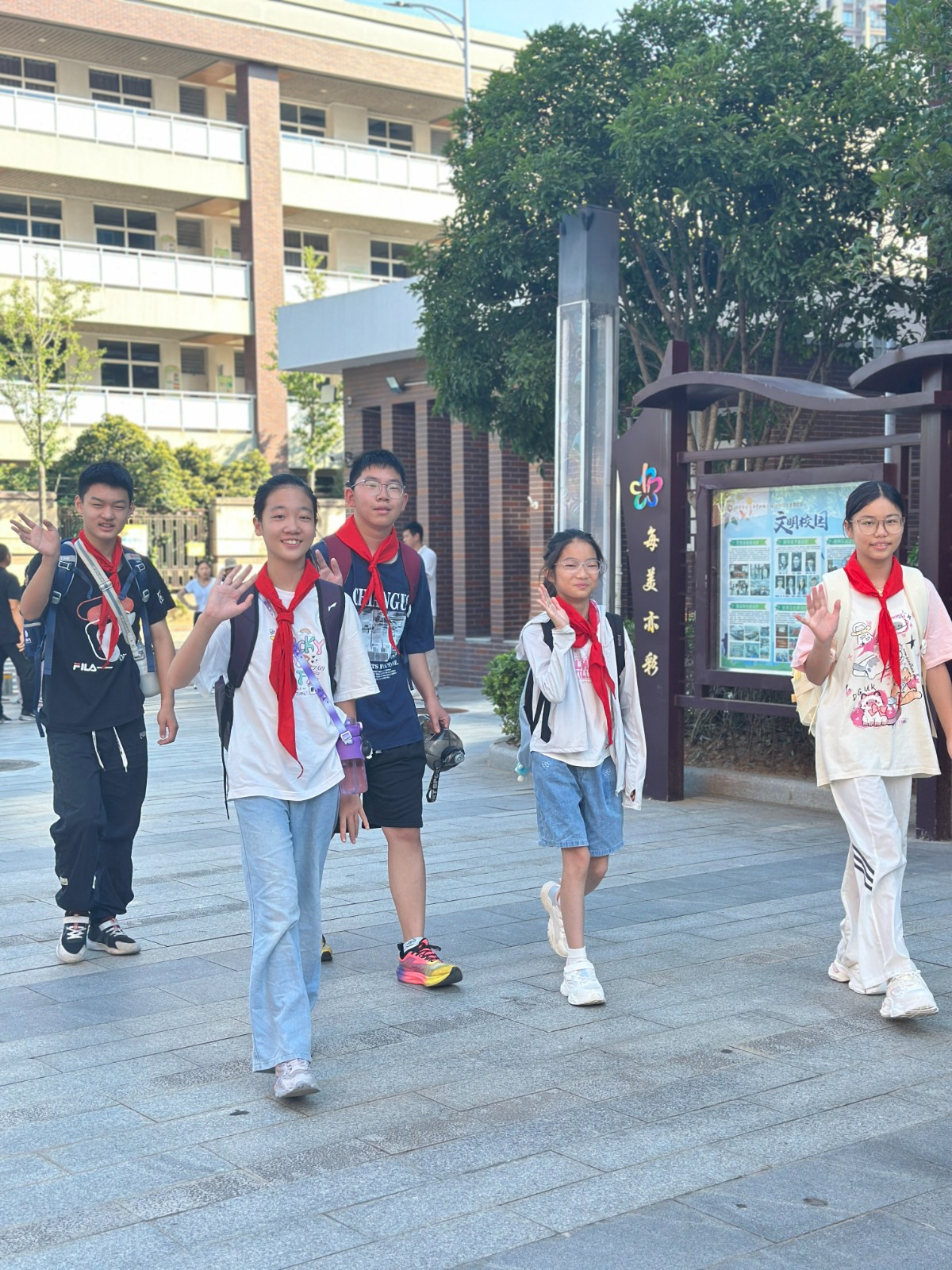 【臻美金龙】启航新篇章，共筑青春梦——记金中仙林（龙潭校区）2025级新生入学教育日