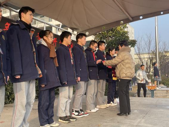 2022.2.14开学典礼 新闻报道（德育处版）_html_54b3e73e.jpg