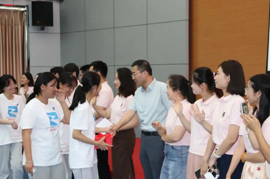 2023.6.21一中思益·润心德育  青春不散场 未来尤可期——南京一中思益学校2023届毕业典礼_html_60dbafaf.jpg