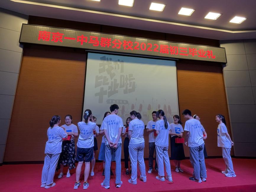 毕业礼新闻稿_html_692521e7.jpg