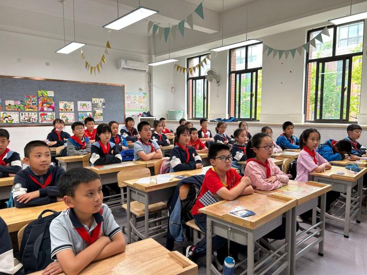 【心育在线】“给心灵一片晴空”心理健康月主题班会新闻稿2023.5.26_html_m76cf5f91.jpg