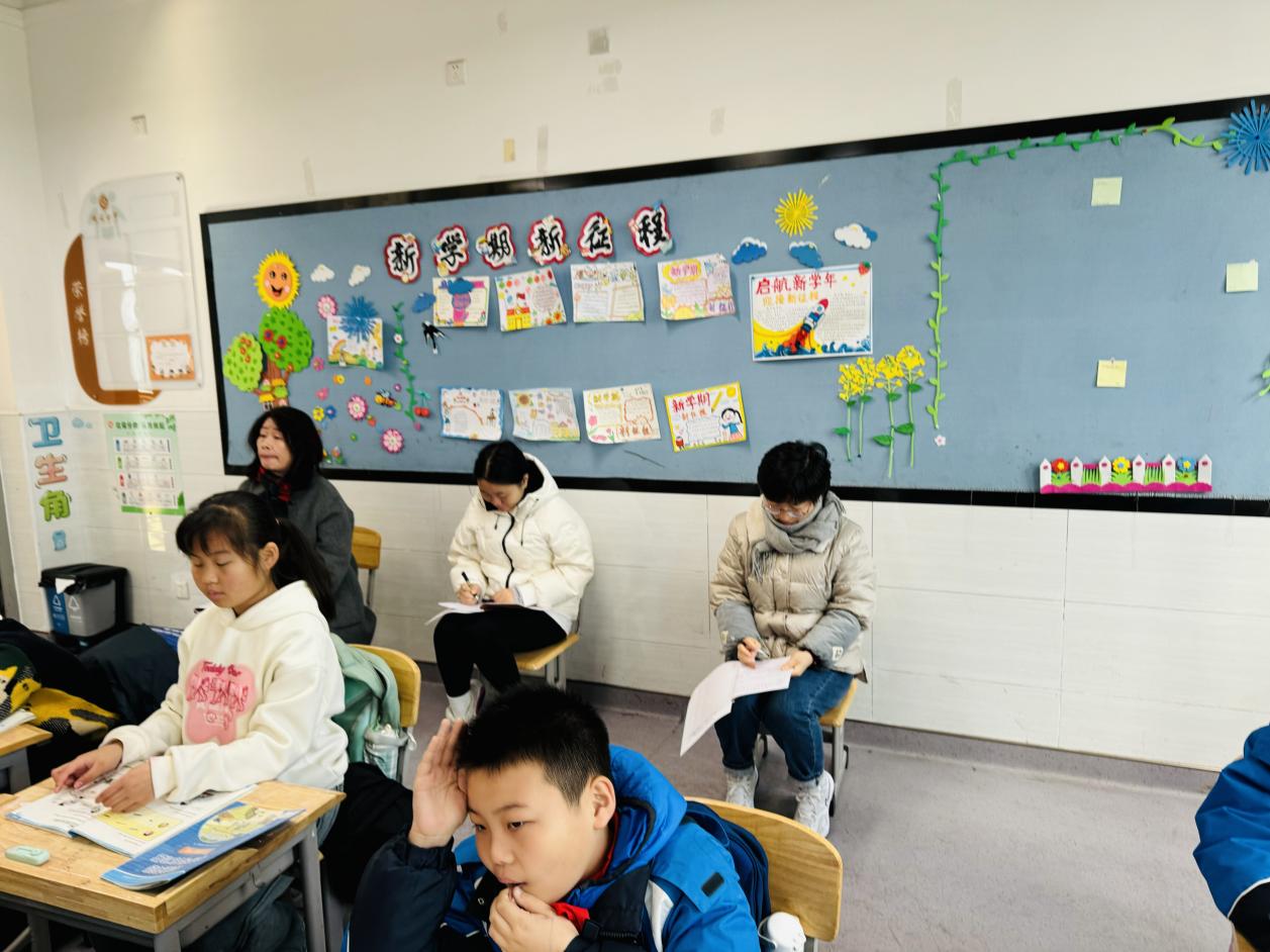 活动报道：探究单元主题意义 共研单元整体教学20250221(1)_html_5d95fb00.jpg