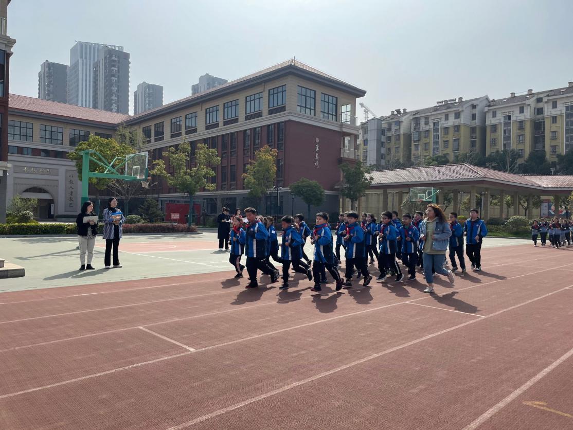 跑操比赛新闻稿_html_m188c5789.jpg