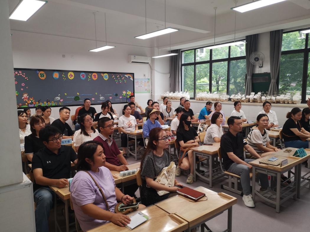 家长共携手 合力育陶娃——记2023级一年级新生家长会暨晓庄小学家长课堂第一课_html_41af4a68.jpg