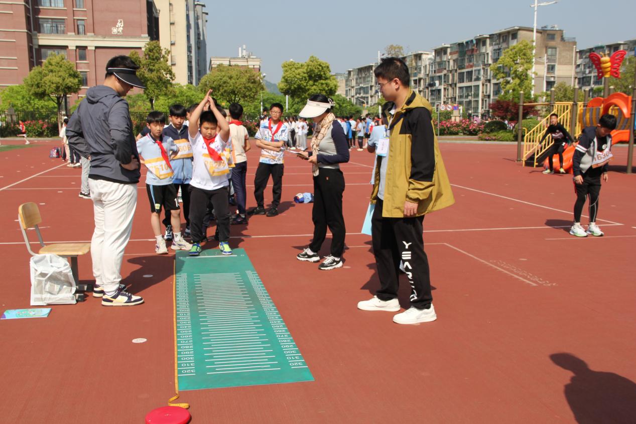 20240427春日绽芳华 运动展风采_html_m4a40bfb2.jpg