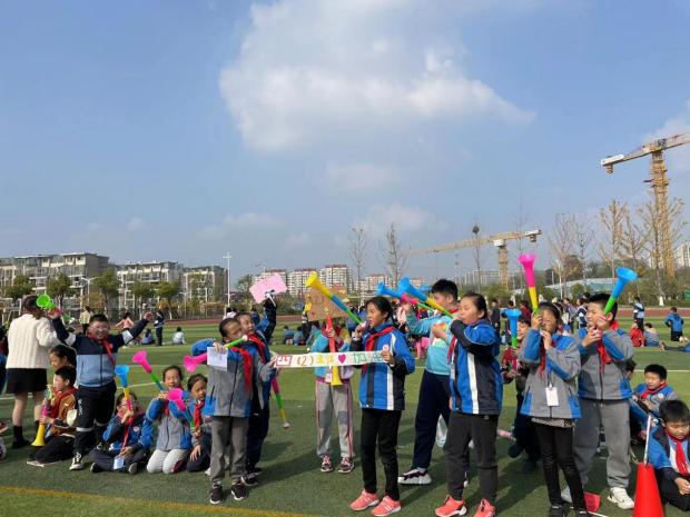 晓庄小学“校长杯”足球班级联赛赛程报道（三）_html_935ed76.jpg