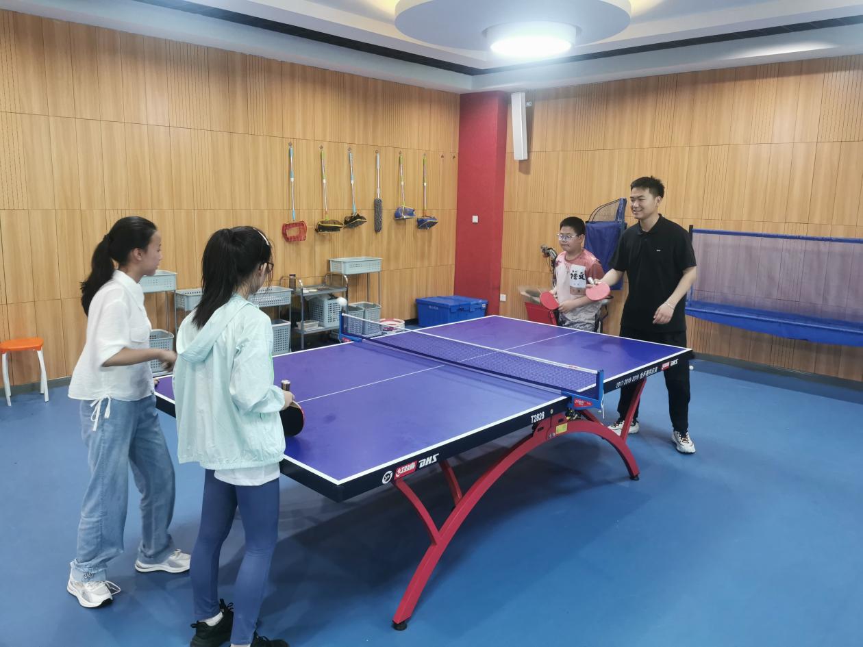 20240602我和导师过六一_html_4fb1808c.jpg