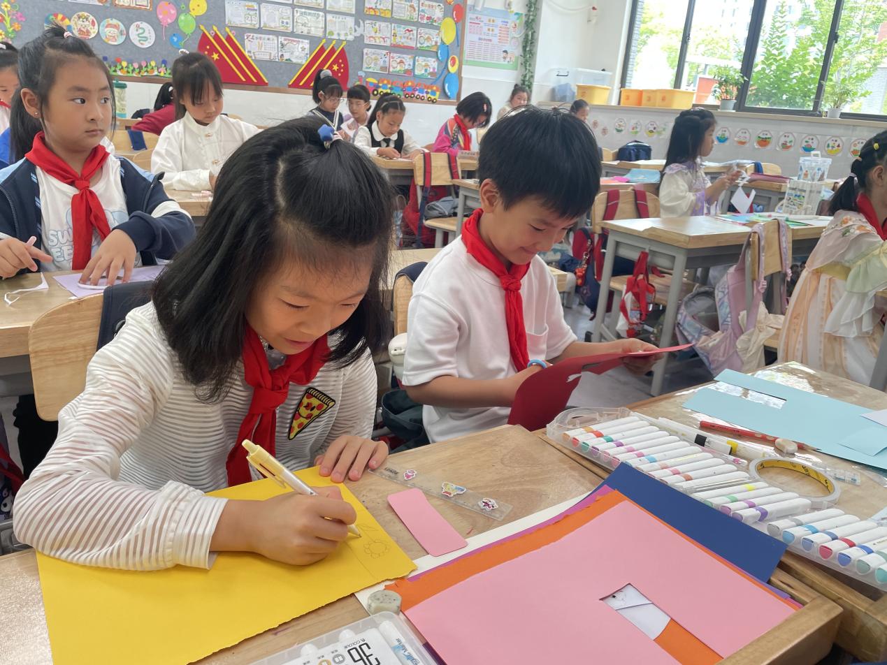 20240602我和导师过六一_html_m77245ea2.jpg