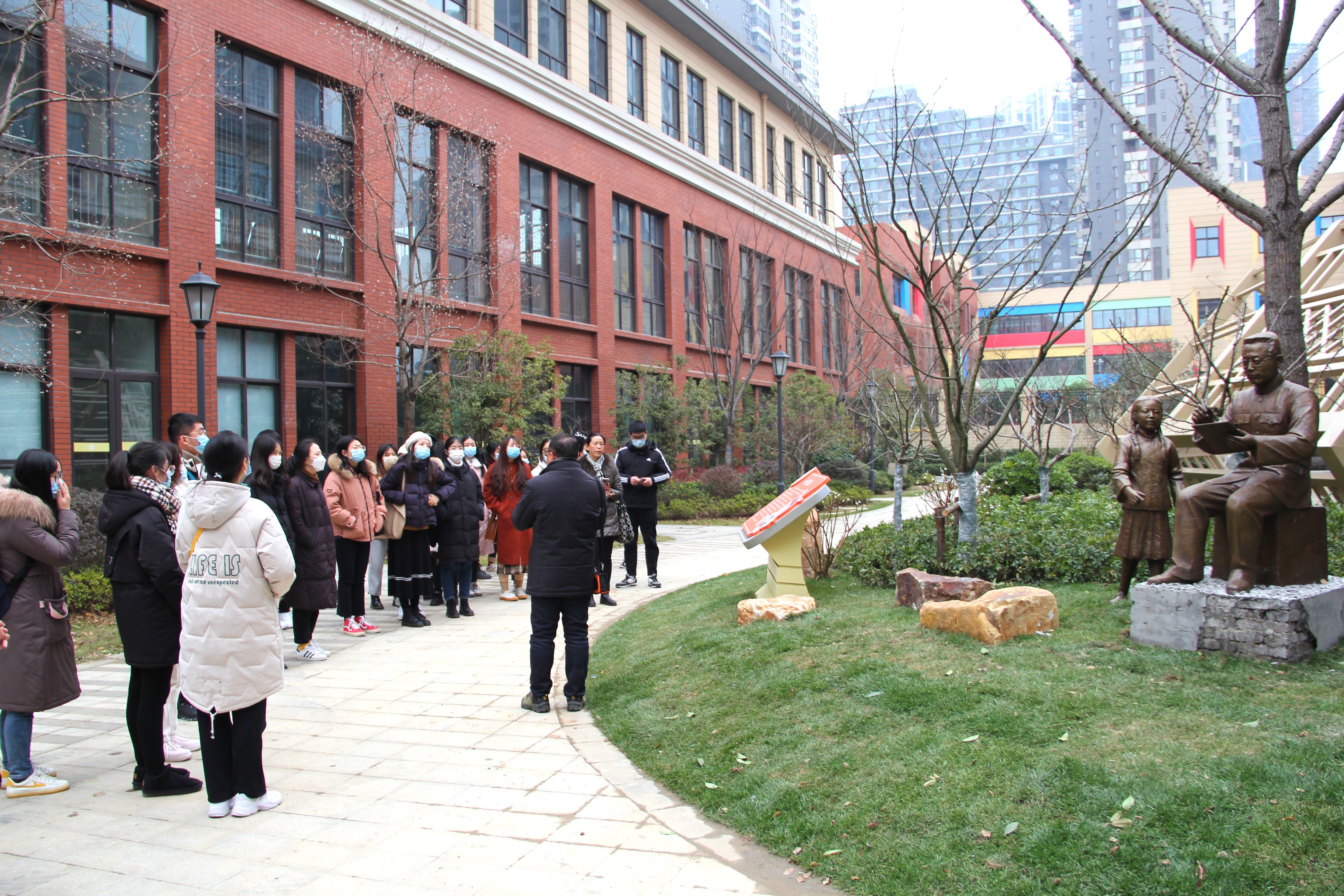 大学生进校园_html_m10bdf5b4.jpg