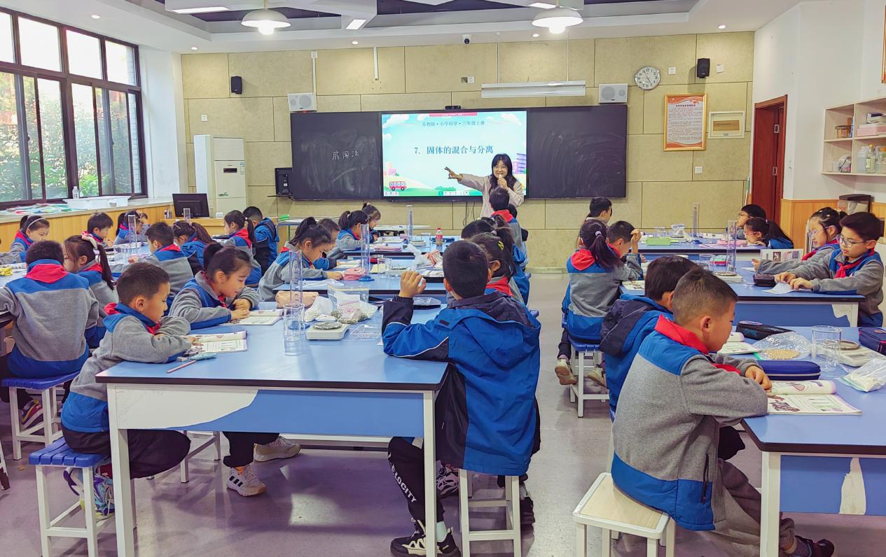 陶娃探秘固体间 跨学科融劳动美(1)_html_62d6ff52.jpg