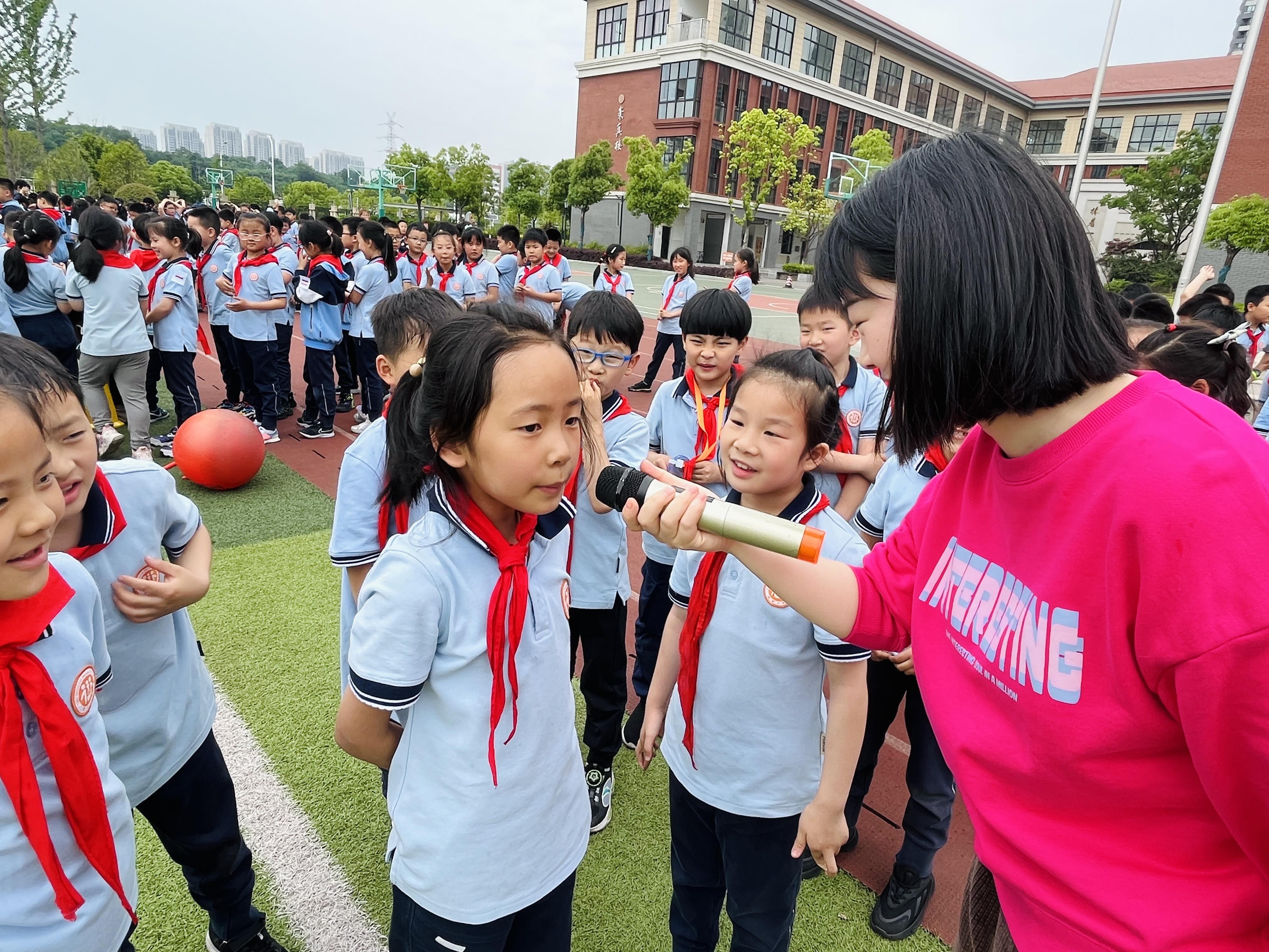球儿跳跳欢欢笑笑晓庄小学心理健康教育月系列活动（二）_html_751d5877.jpg