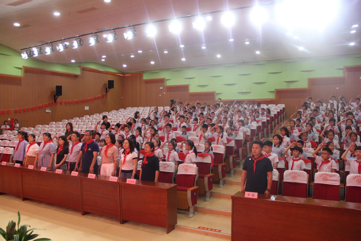 入队仪式新闻稿(1)_html_m23b527ab.jpg