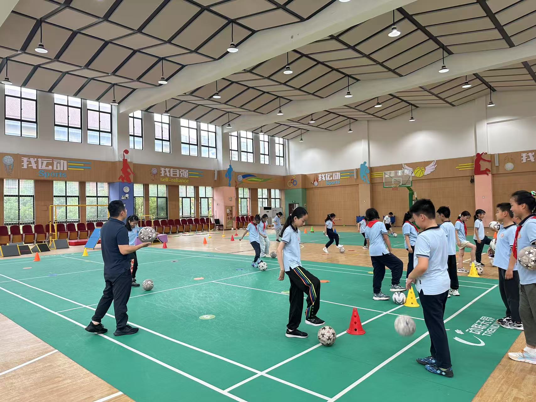 20250523教研活动报道：聚焦基础体适能 探索操控性内容教学样态_html_46c55e9b.jpg