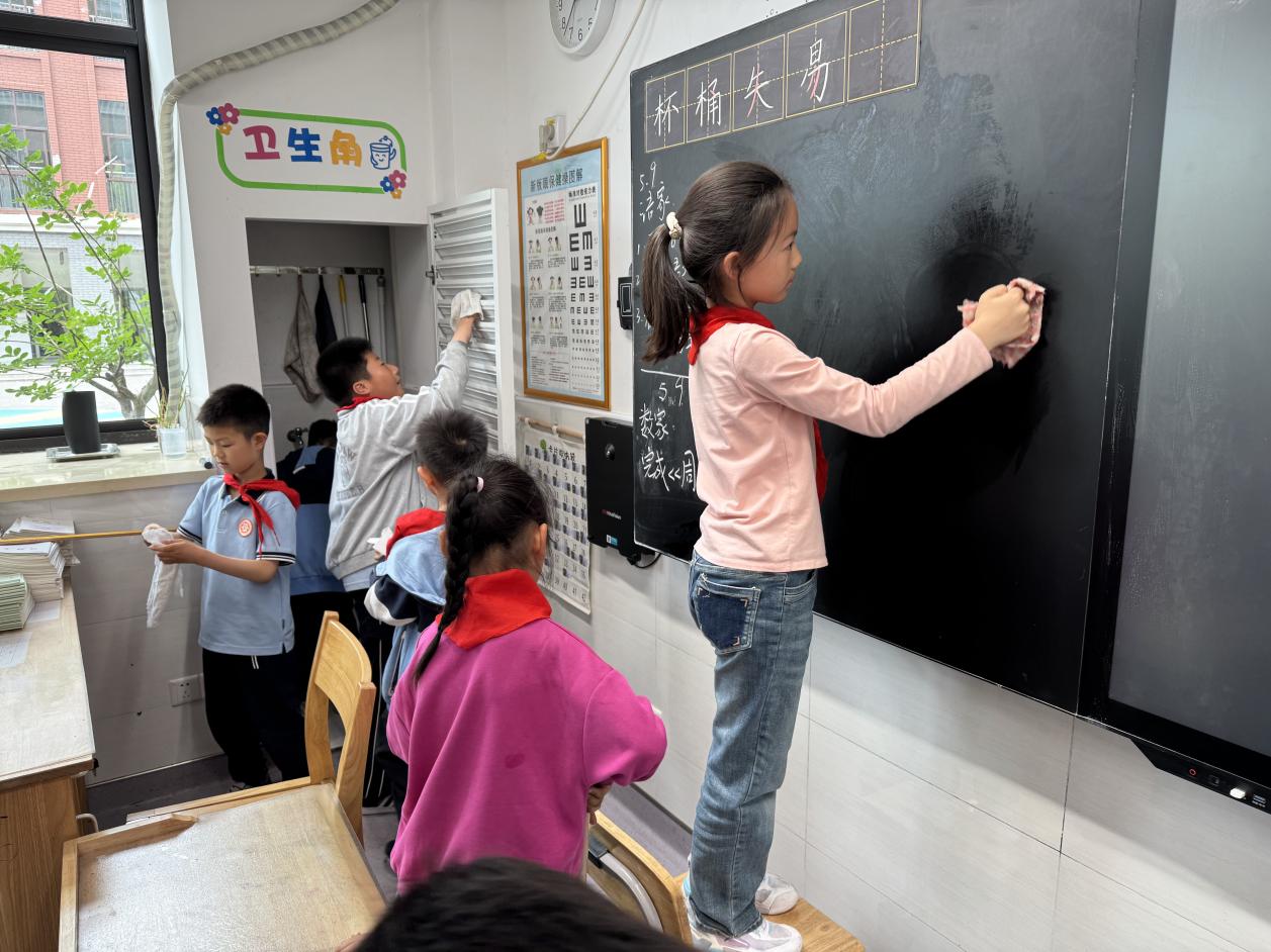 2025.5劳动周新闻(1)_html_m56c70457.jpg