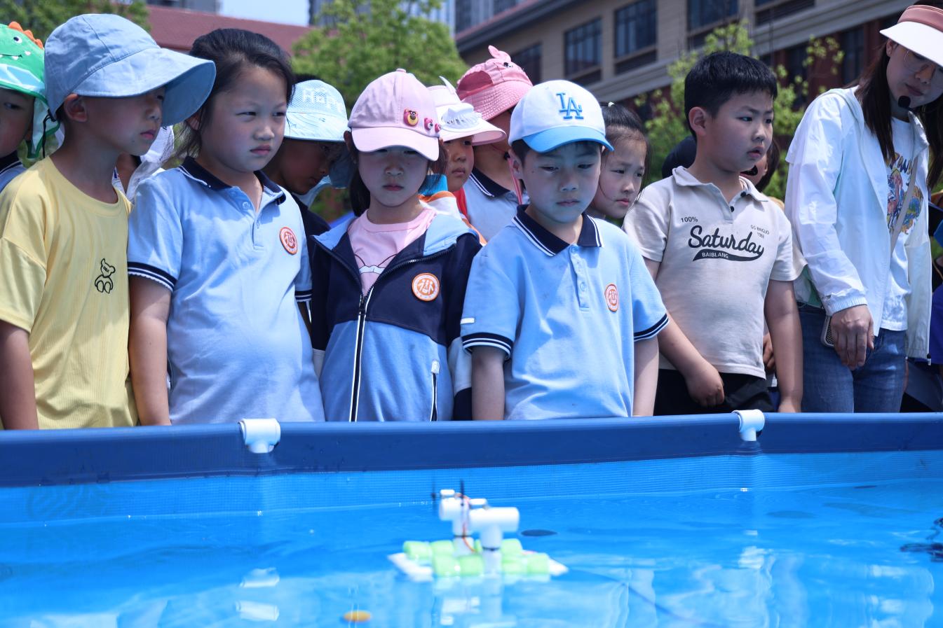 【知行晓庄】科技筑梦 深海启航——晓庄小学（行知校区）承办2025年栖霞区中小学生机器人赛暨首届中小学人工智能竞赛