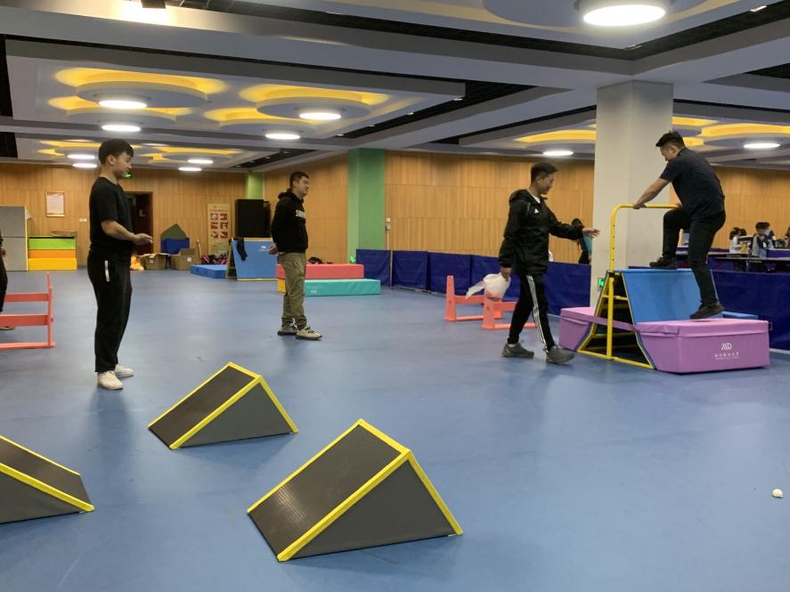 启发20231101（体育）式教学法在体适能教学中的应用—南京市晓庄小学体育组校本研修活动(1)_html_4038f905.jpg