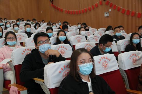 一年级家长会新闻稿_html_7f137d60.jpg