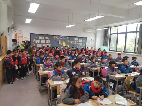 快乐体验 筑梦成长——栖霞区燕子矶幼儿园参访小记_html_7077bdf4.jpg