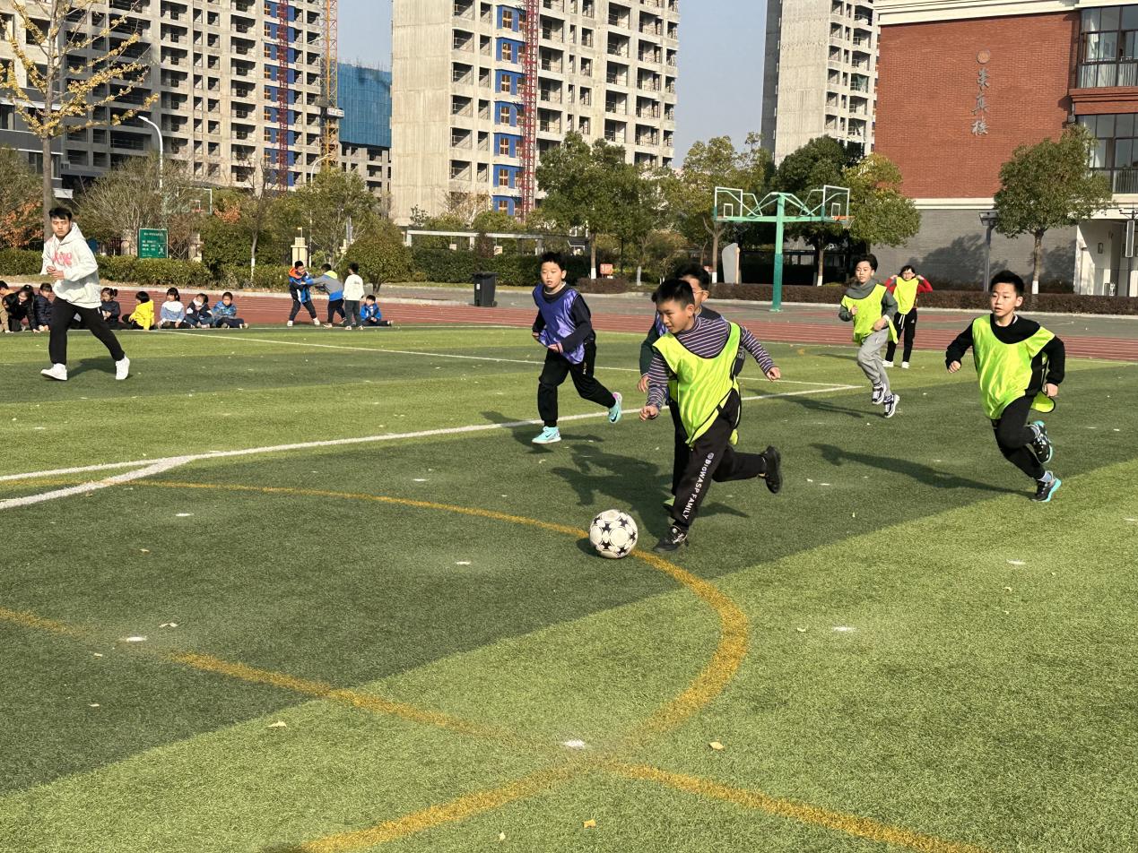 20231205晓庄小学“校长杯”足球班级联赛赛程报道（二）_html_m38d47830.jpg