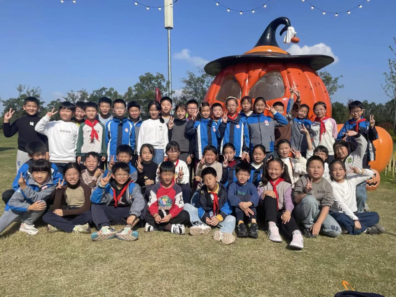 2025.10.24秋游_html_671f08a0.jpg