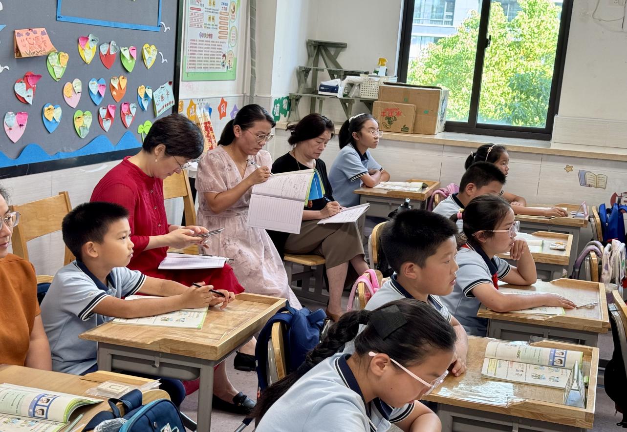 活动报道：探究单元主题意义 共研单元整体教学20250915_html_50785437.jpg