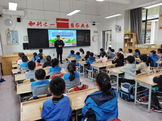 一年级家长进课堂新闻 _html_40343883.jpg