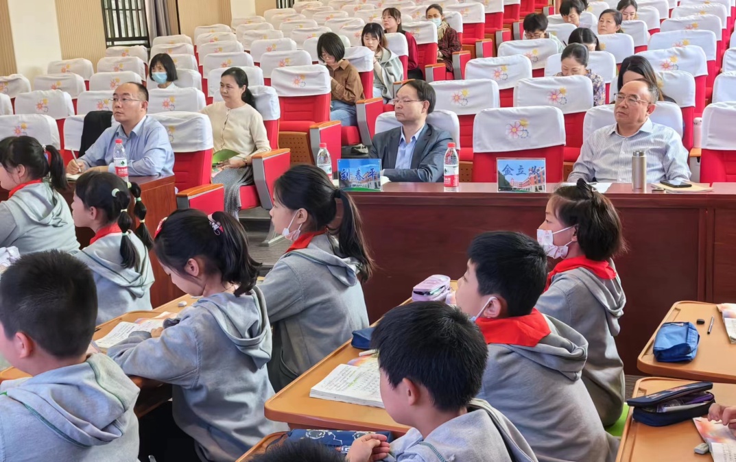聚焦单元要素，培育语用能力——记金立义校长名师工作室送教活动_html_49363f87.jpg