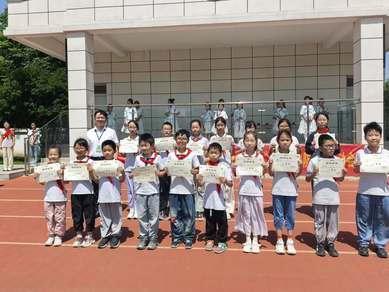 书香润心启智慧，文思泉涌绽芳华——靖安小学高段小荷宝语文学科节竞赛