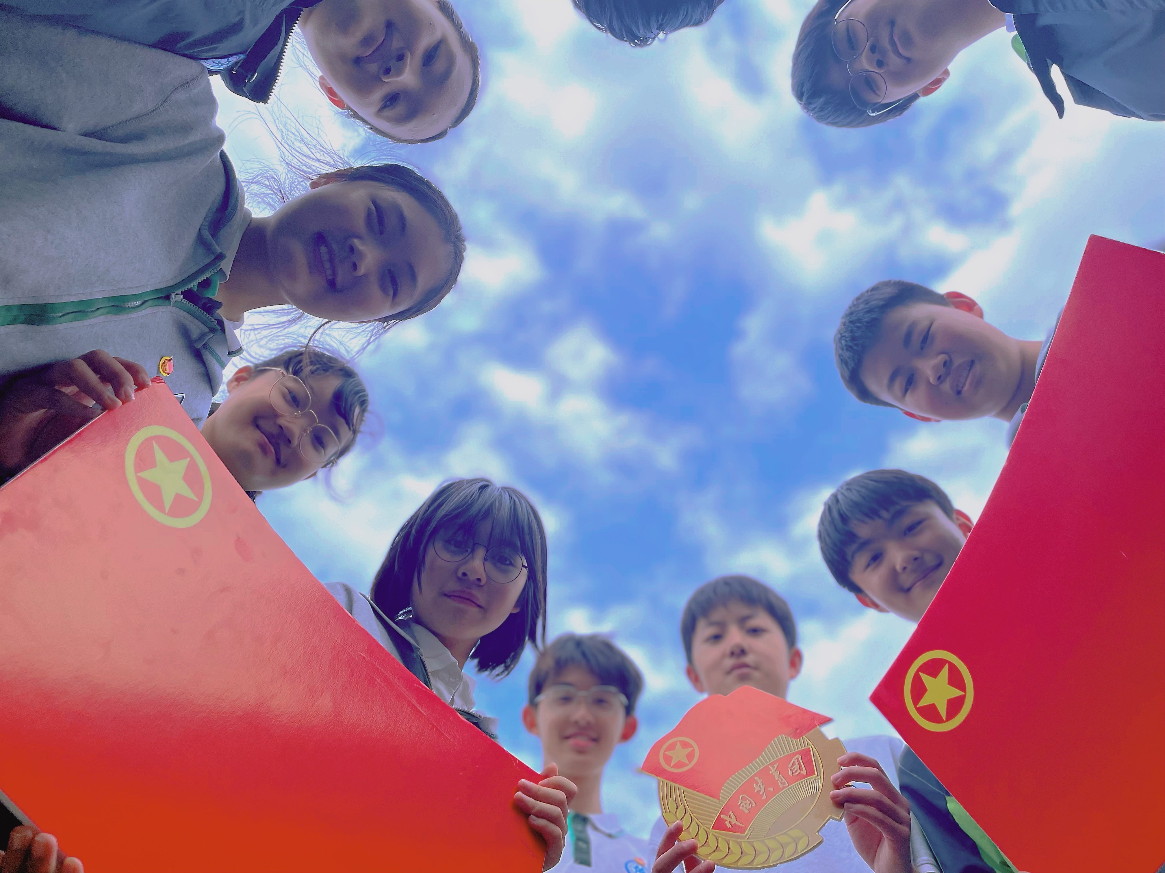 6.1“喜迎二十大 永远跟党走 奋进新征程”系列主题活动_html_m457272b4.jpg