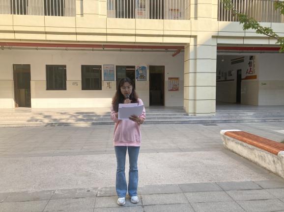 【融进德育】向优秀学习_html_m7c71b29a.jpg