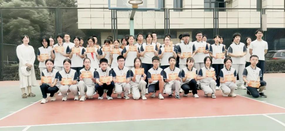 【融创德育】晨曦逐梦 勉励前行——第三十六期   实初尧化晨勉_html_m23c6e83e.jpg