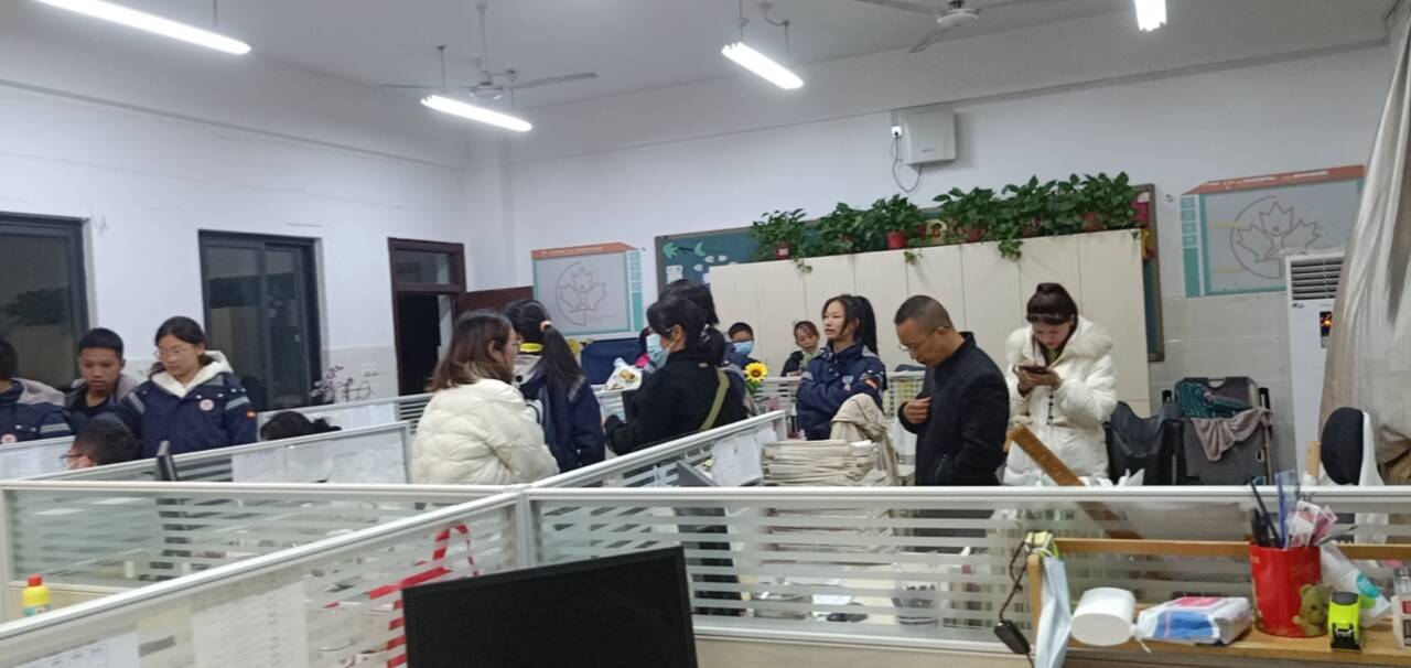 八年级家长会_html_724547ee.jpg