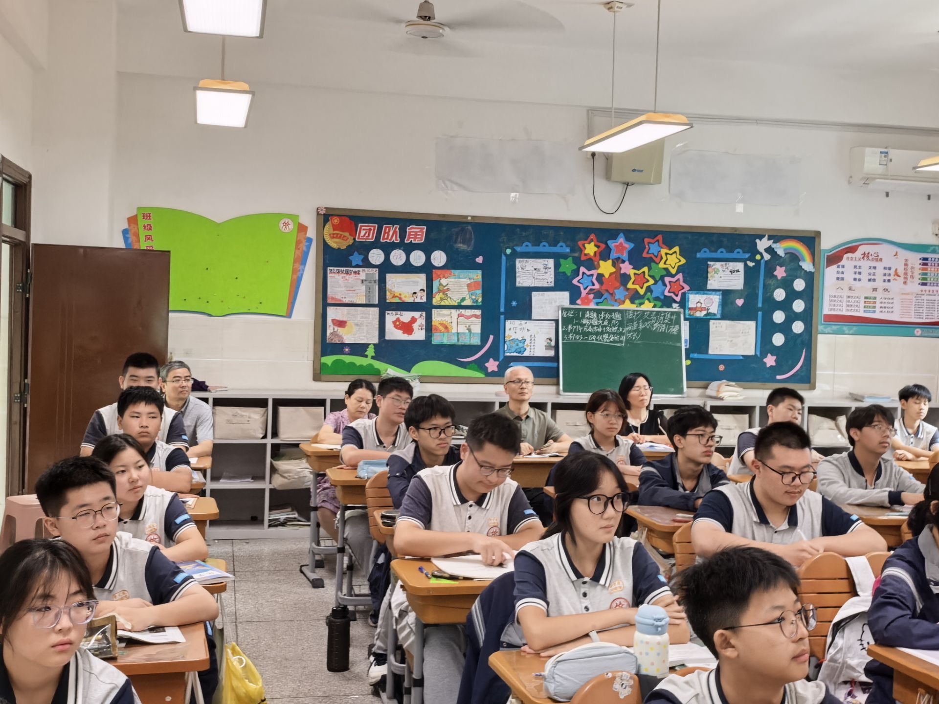 9.10【融创实初】深度视导促提质 专业引领启新篇——热烈欢迎栖霞区教师发展中心领导莅临我校指导_html_m2b48422d.jpg