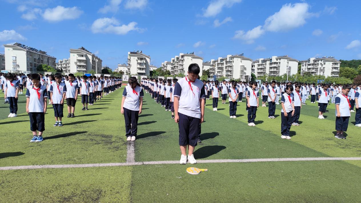 9.18升旗仪式报道_html_m61cea5a3.jpg