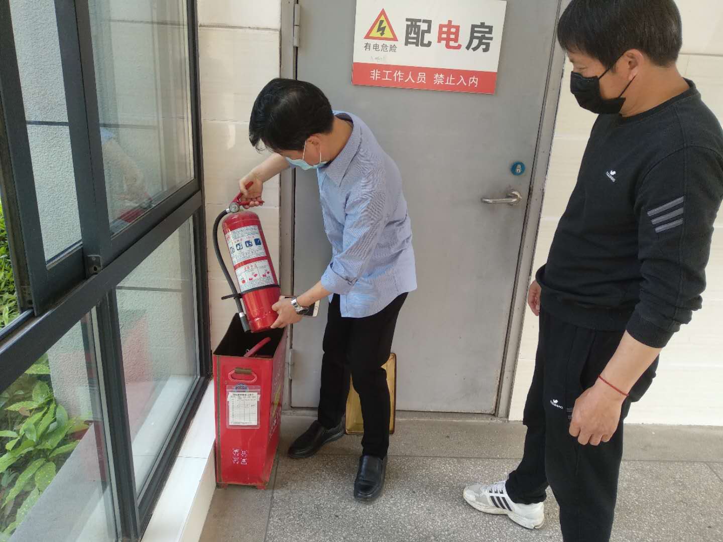我校开展“五一”假期前安全大检查_html_48a74651.jpg