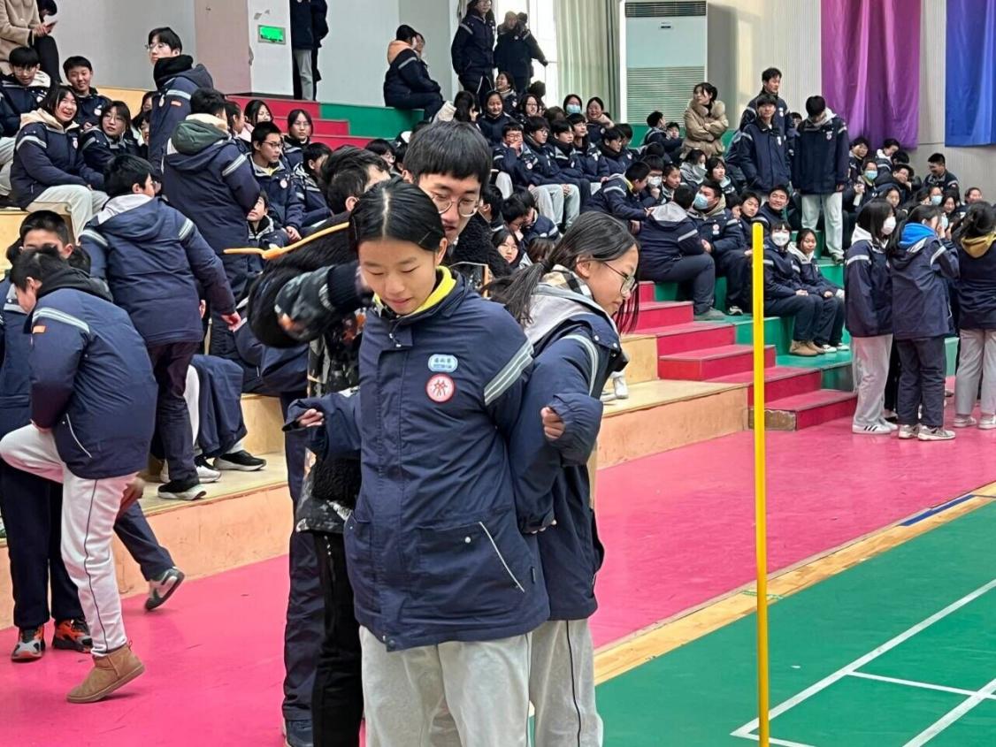 【融进德育】“趣味运动，健康快乐”——实初尧化八年级举办趣味运动会_html_m78def603.jpg