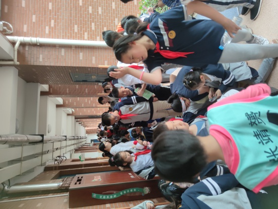 爱心满溢 阳光同行_html_450b1aea.jpg