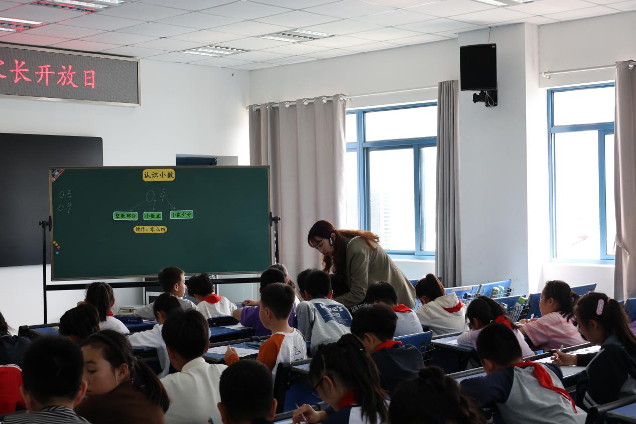 新闻稿家长开放日_html_m4f13ac5c.jpg