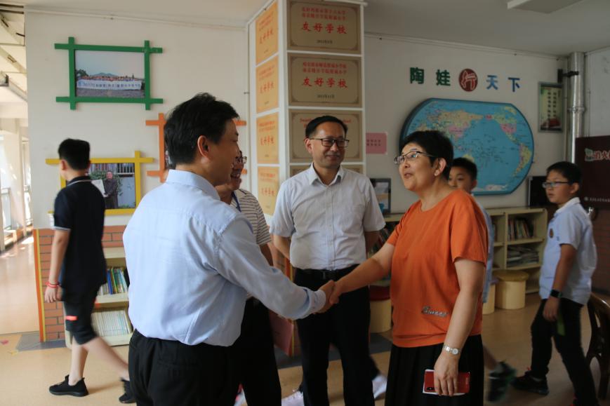 晓庄学院张策华校长到附小调研考察-3_html_236d5563.jpg