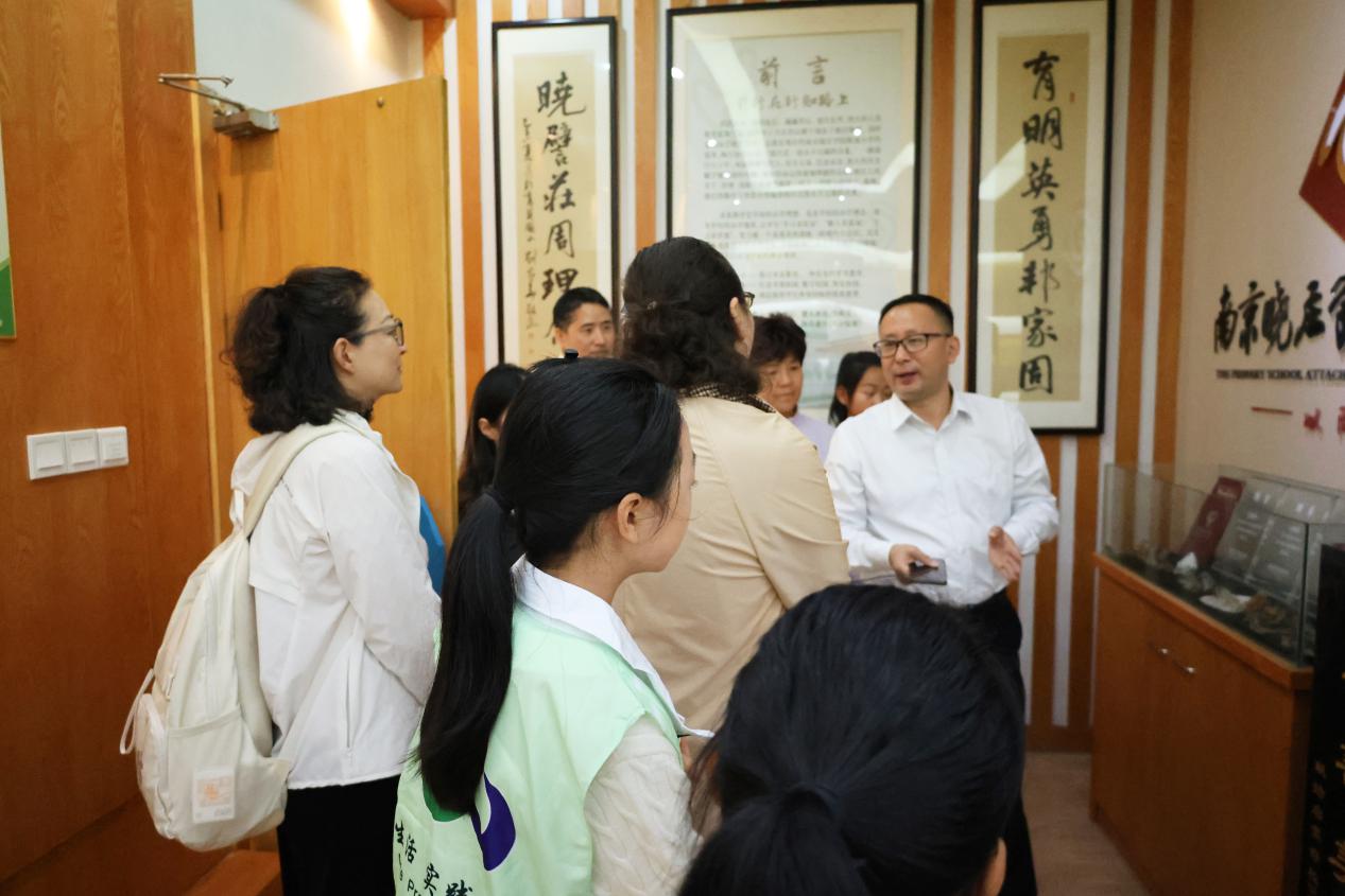 中陶会“生活&middot;实践”教育专委会代表团到我校参访交流_html_62c11ab3.jpg