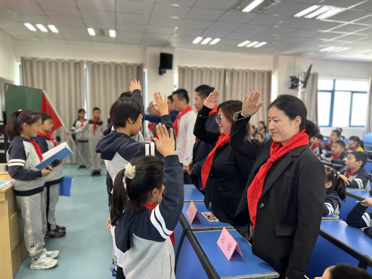 10.22争做新时代好队员_html_m3af84f10.jpg