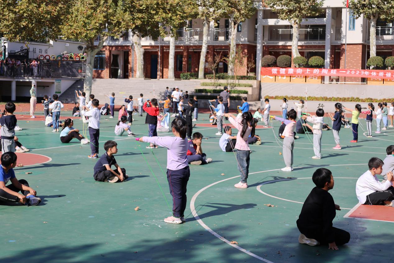晓院附小体测报道_html_37d5d492.jpg