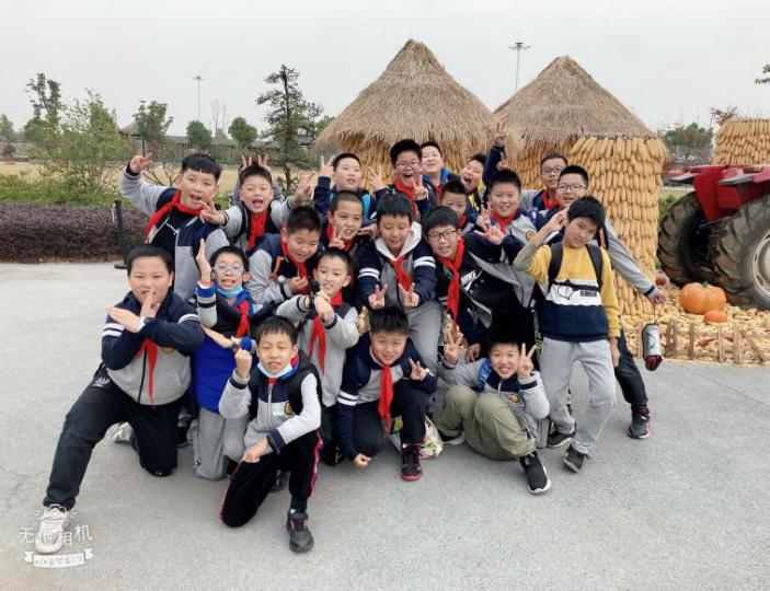 记一次快乐的秋游_html_m6350ebca.jpg