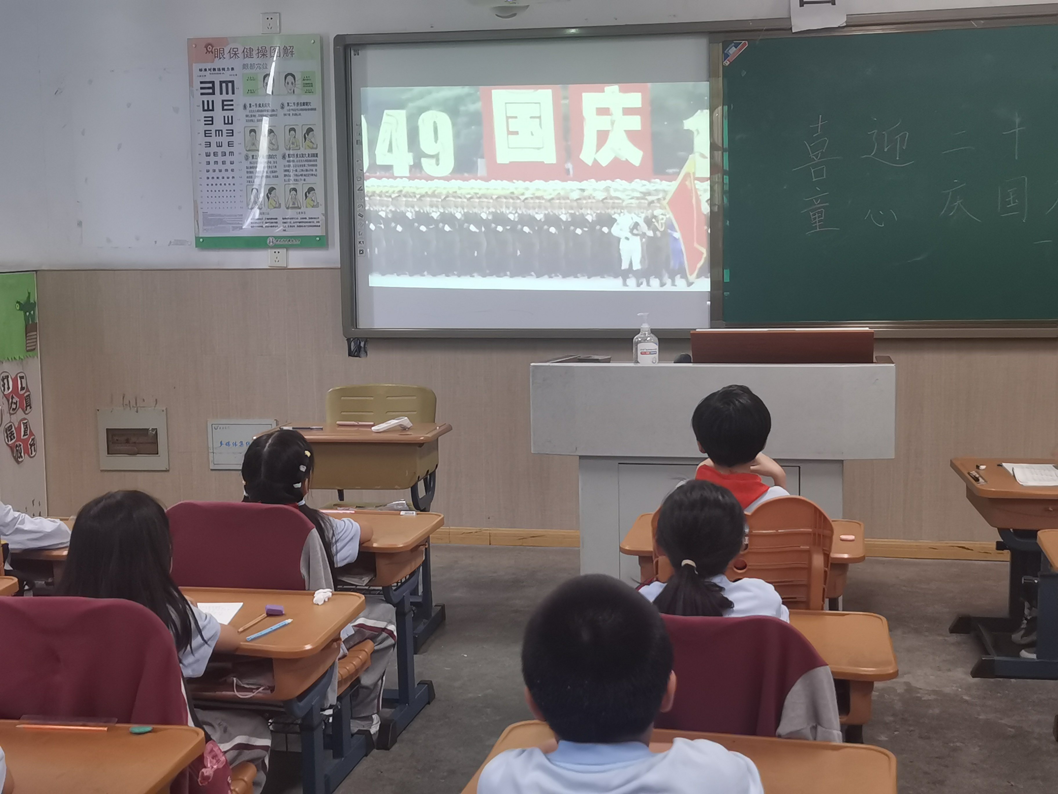 国庆安全教育报道_html_115c8a72.jpg