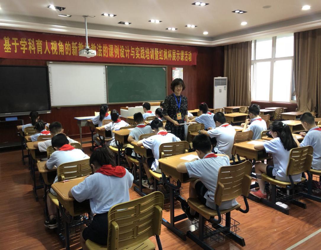 秉承规范办学 办人民满意的教育_html_4316ea9b.jpg