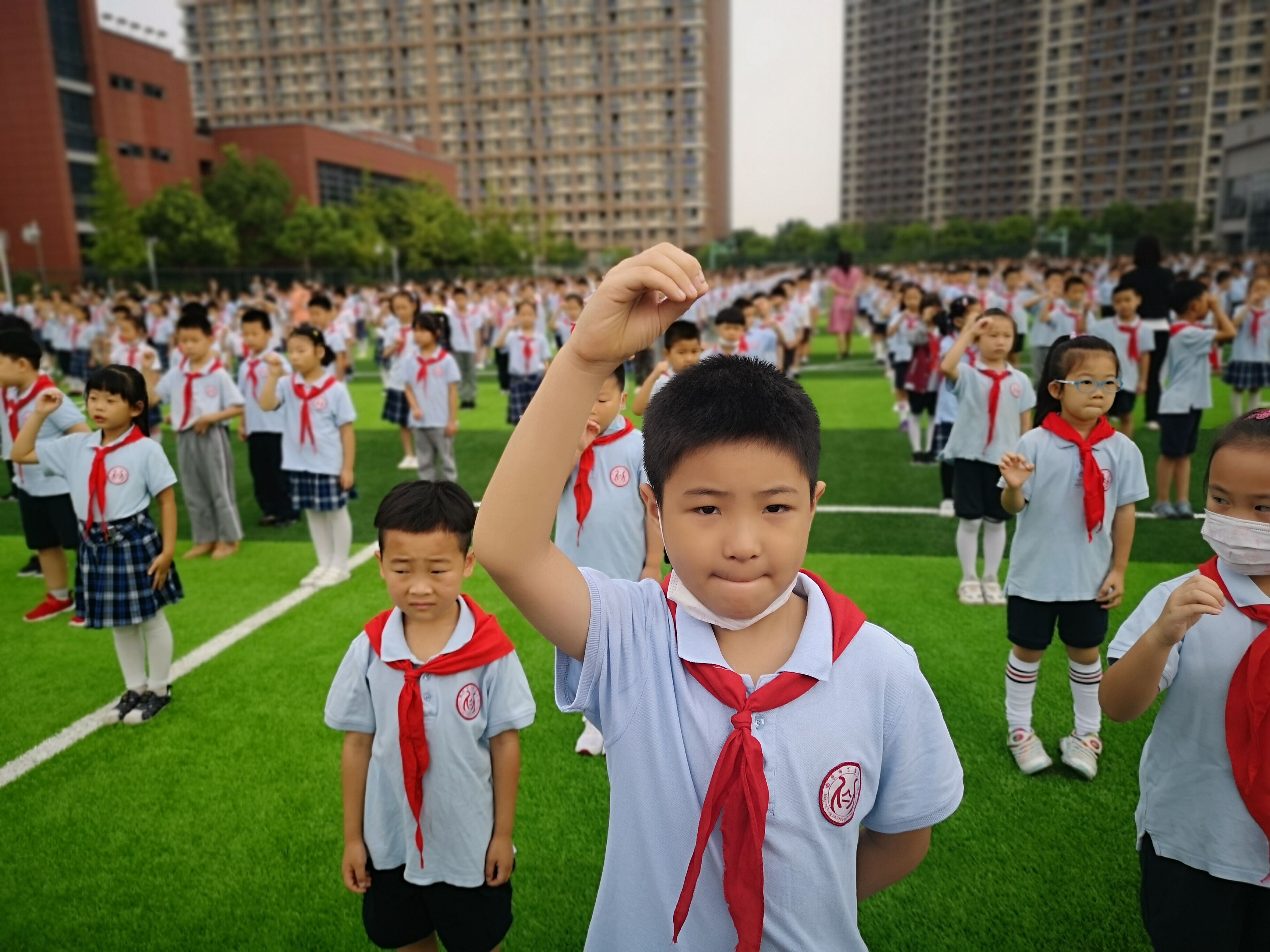 升旗报道_html_7c92c62.jpg