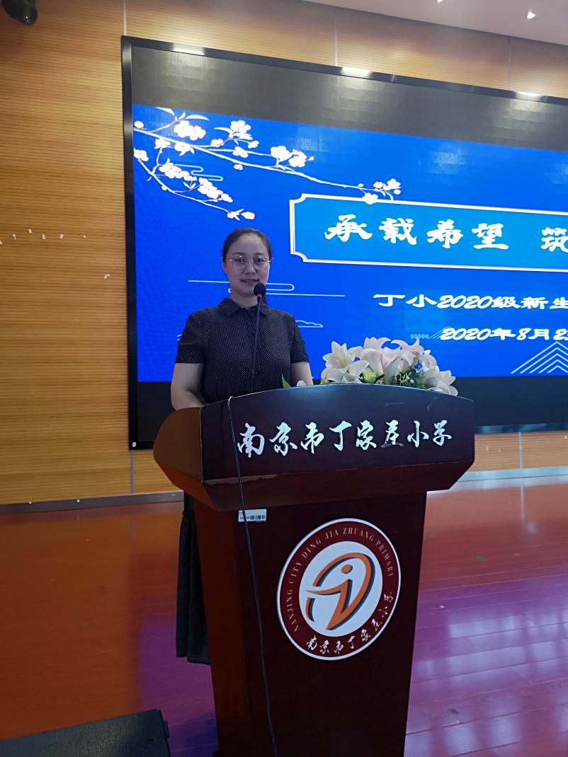 新生家长会报道_html_2061957c.jpg